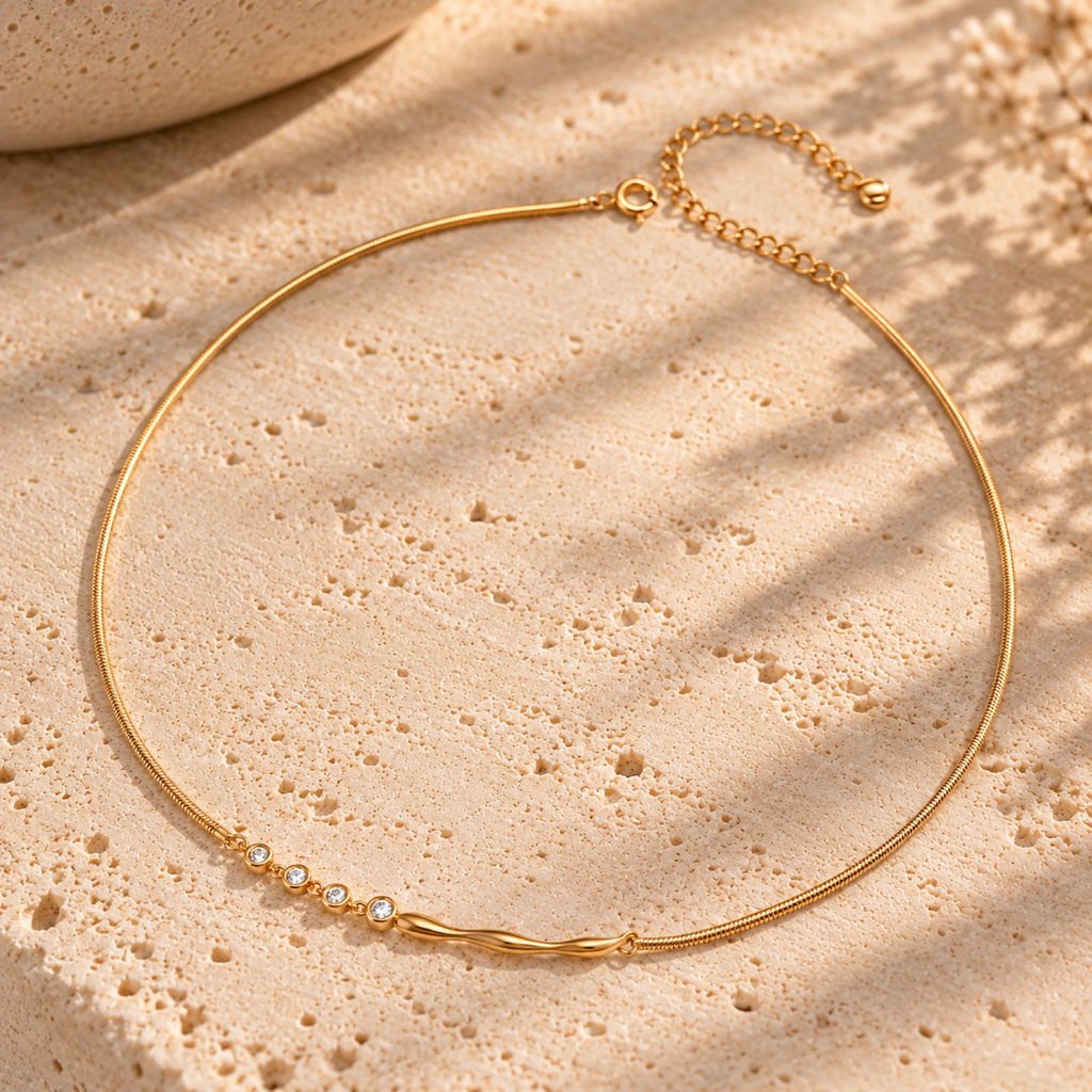 Small Turn Necklace