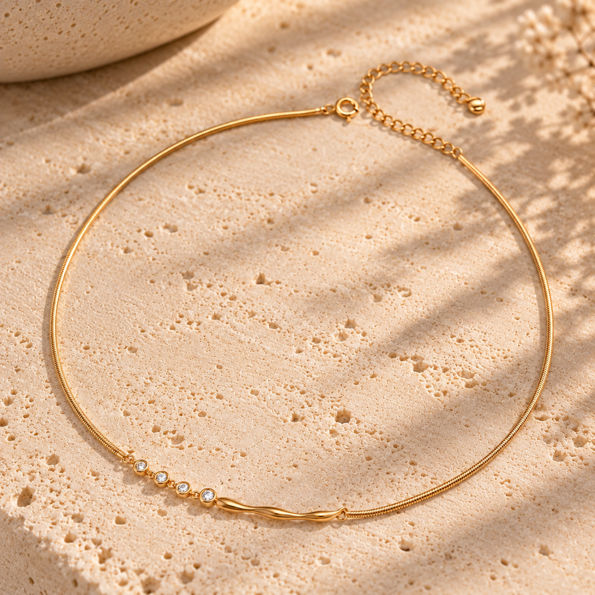 Small Turn Necklace